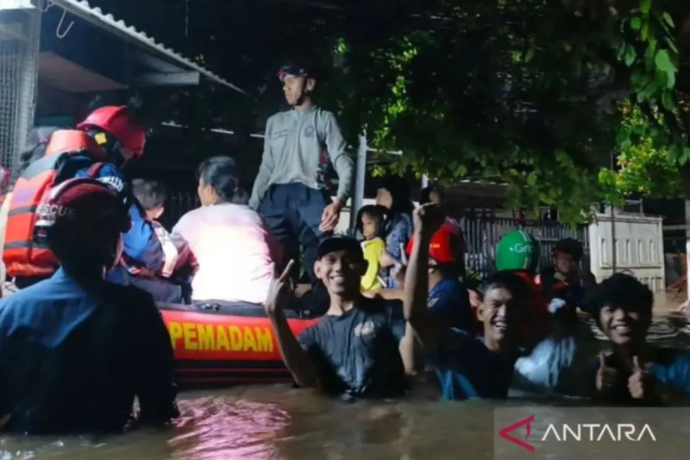 Kali Cipinang Meluap, 9 RW di Ciracas Terendam Banjir