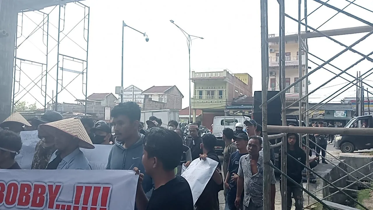 Aliansi Petani Bawang dan Mahasiswa Demo Polda Sumut, Resah Beredarnya Bawang Diduga Ilegal