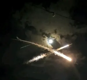 Heboh di Nias! Warga Panik Lihat Cahaya Misterius di Langit Mirip Api