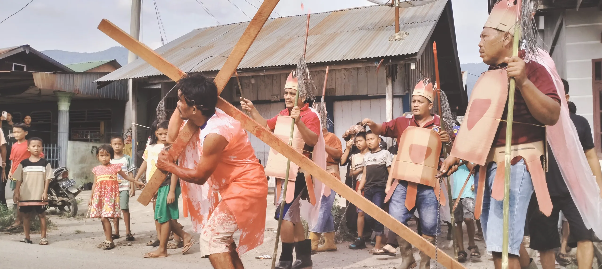 Ratusan Jemaat GBKP Perbulan Ikuti Jalan Salib, Suasana Haru Penuh Hikmad