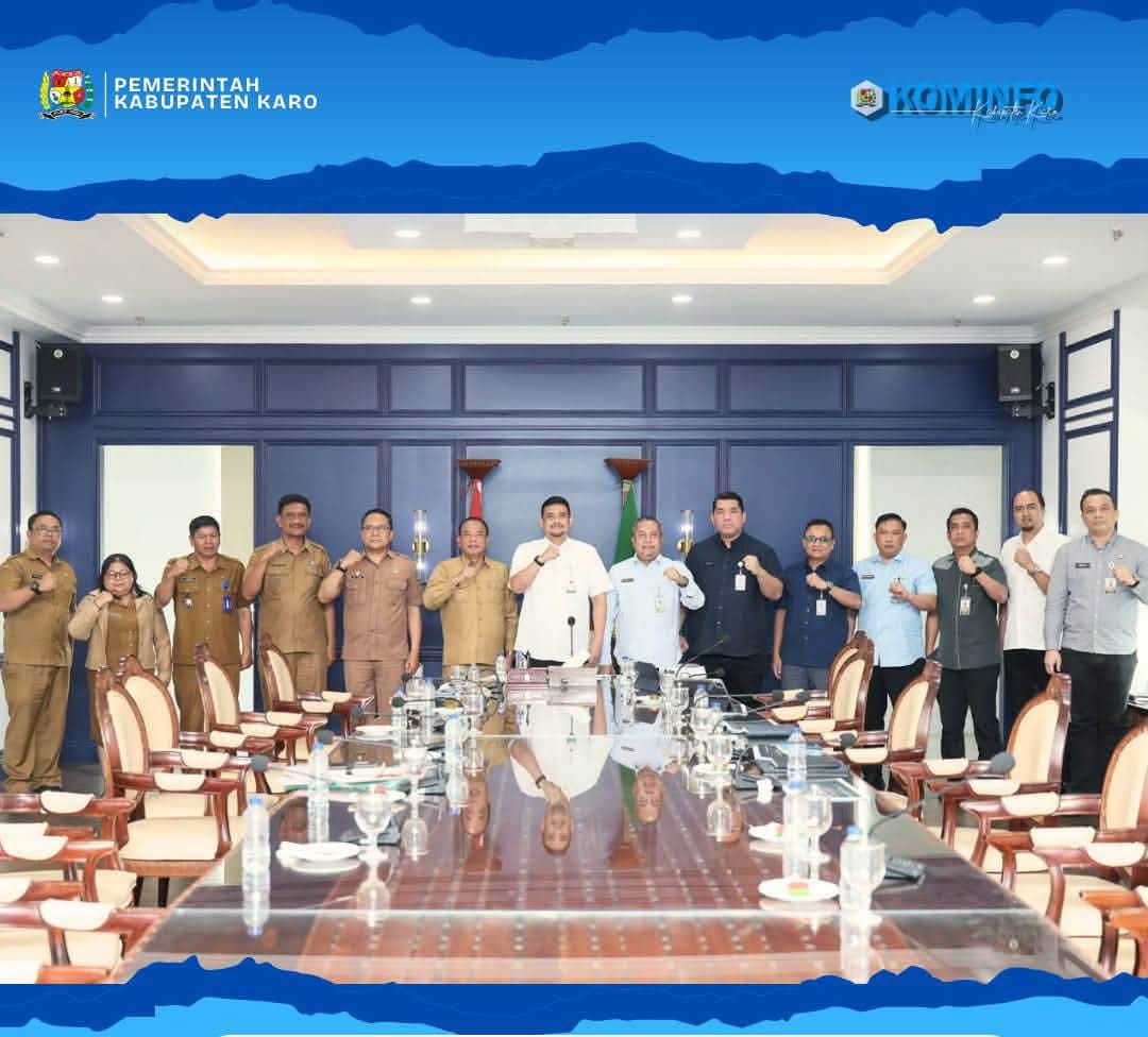 Bupati Karo Antonius Ginting bersama jajaran Pemkab Karo dalam kunjungan kerja membahas program Kampung Kreatif.