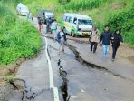 Akibat Curah Hujan Tinggi, Jalan LMD Amblas di Kutabangun Karo