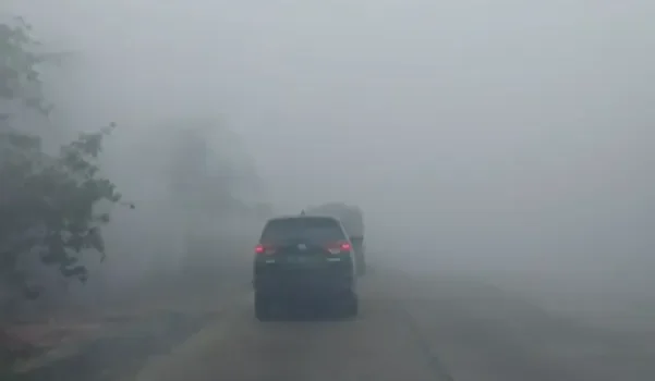 Kabut Asap Pekat Selimuti Sampit, Jarak Pandang Pengendara Terbatas