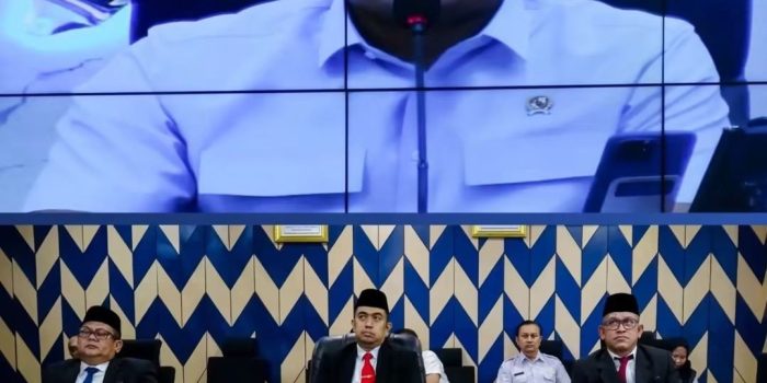Pj Sekda Kota Medan Erfin Fahrurrazi mengikuti sosialisasi pengawasan SPPG secara virtual.