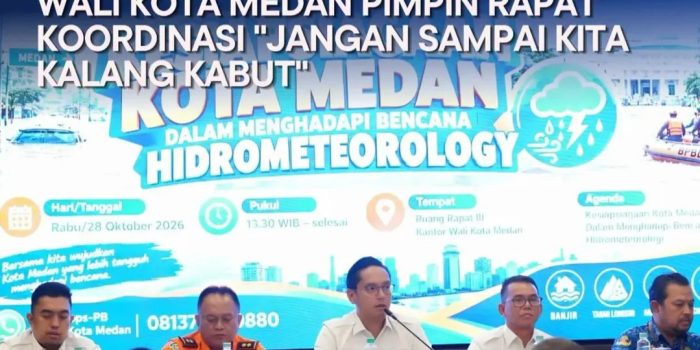 Wali Kota Medan Rico Waas memimpin rapat koordinasi kesiapsiagaan bencana hidrometeorologi.